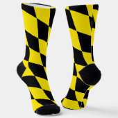 黒と黄色のバイエルダイヤモンド国旗のパターン ソックス (傾斜あり)