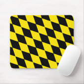 黒と黄色のバイエルダイヤモンド国旗のパターン マウスパッド (マウス)
