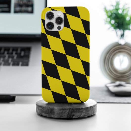黒と黄色のバイエルダイヤモンド国旗のパターン iPhoneケース
