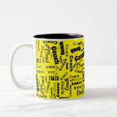 黒と黄色のパーソナライズされたコーチギフトネームアート ツートーンマグカップ (左)