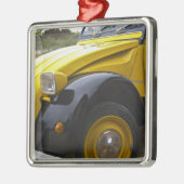 黒と黄色の古いシトローン2CV 2 CV メタルオーナメント (左)