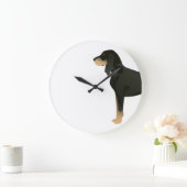 黒と黄褐色のクーンハウンドの基本品種をカスタマイズ可能 ラージ壁時計 (ホーム)