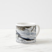 黒によって勘定書を出されるロッキー山脈のカササギのエスプレッソのマグ エスプレッソカップ (正面右)