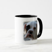 黒によって注目されるボクサー犬のコーヒー・マグ マグカップ (正面右)