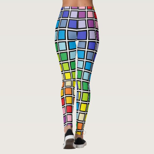 黒によって輪郭を描かれるより広いスペクトルの虹の正方形 レギンス (裏面)