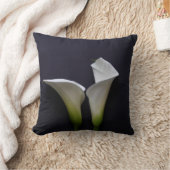 黒にタラのユリが2つ クッション (ブランケット)
