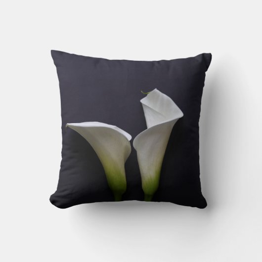 黒にタラのユリが2つ クッション (正面)