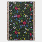 黒に咲く野花 スローブランケット (正面縦)