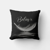 黒に対する白い羽根反射 クッション (正面)