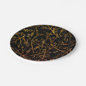 黒に燃えたオレンジ色の小枝 ペーパープレート (アングル)