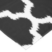 黒に白いモロッコの幾何学的パターン テーブルクロス (アングル)