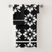 黒に白い花の模様 バスタオルセット (インサイチュ)