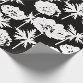 黒に白い花。 ラッピングペーパー (角)