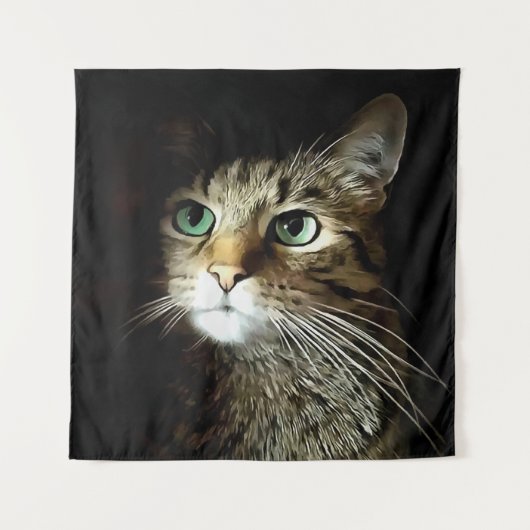 黒に緑の目を孤立させたタビー猫 タペストリー (正面)
