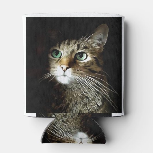 黒に緑の目を孤立させたタビー猫 缶クーラー (裏面)