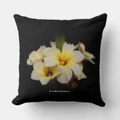 黒に美しいサテンの花 クッション (正面)