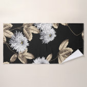 黒に茶色の葉模様があるキュートな灰色の花 バスタオル (バスタオル)