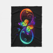 黒に虹鮮やかの蝶が付いた無限遠 フリースブランケット (正面)
