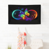 黒に虹鮮やかの蝶が付いた無限遠 横断幕 (インサイチュ)