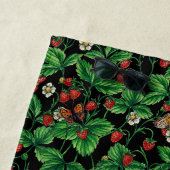 黒に野生のイチゴ ビーチタオル (インサイチュ)