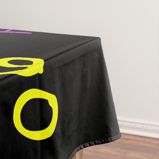 黒のおもしろい90歳の誕生日パーティー、名前を繰り返す テーブルクロス (インサイチュ)