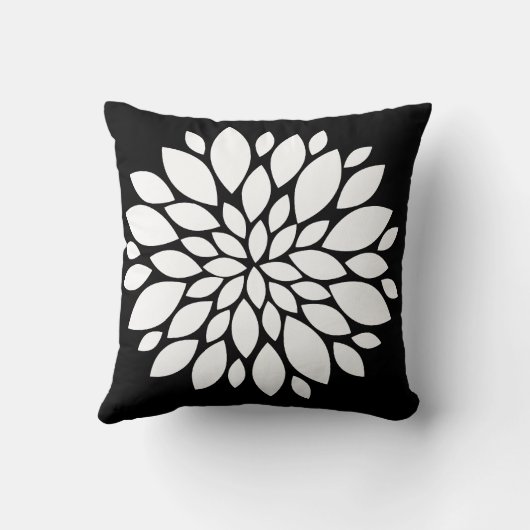 黒のかわいらしい白い花の花びらの芸術 クッション (裏面)