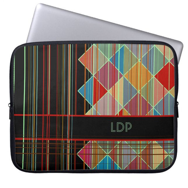 黒のイニシャルとのストライプのな三角形の形 ラップトップスリーブ (正面)