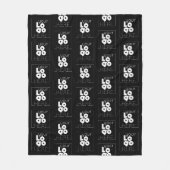 黒のカスタム会社の白いロゴパターン フリースブランケット (正面)