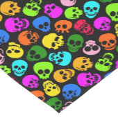 黒のカラフルなスカルパターン ショートテーブルランナー (コーナー)