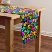 黒のカラフルなスカルパターン ショートテーブルランナー (インサイチュ)