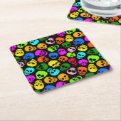 黒のカラフルなスカルパターン スクエアペーパーコースター (アングル)