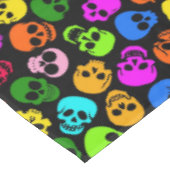 黒のカラフルなスカルパターン テーブルクロス (アングル)