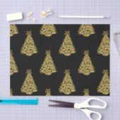 黒のクリスマス背景の金のクリスマスツリー 薄葉紙 (クラフト)