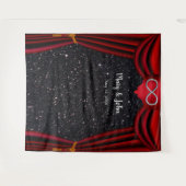 黒のグリッター シルバー インフィニティ 赤いカーテン 背景 タペストリー (正面(横))