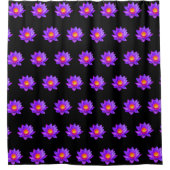 黒のシャワーカーテンの上のすみれ色の蓮の花 シャワーカーテン (正面)