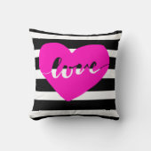 黒のストライプが付いている明るいピンクのハート愛枕 クッション (正面)