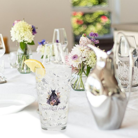 黒のドレスに紫の花のブライダルシャワー タンブラーグラス