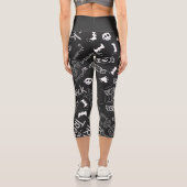 黒のハロウィーンで白をトリックまたはトリートパターン  カプリレギンス (裏面)