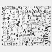 黒のハートパーソナライズされた名の複製されたAllover フリースブランケット (正面(横))