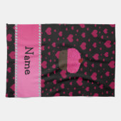 黒のパーソナライズな一流のカップケーキのピンクのハート キッチンタオル (横)