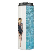 黒のビキニの裾と白のサンハットスタの女性 タンブラー (裏面)