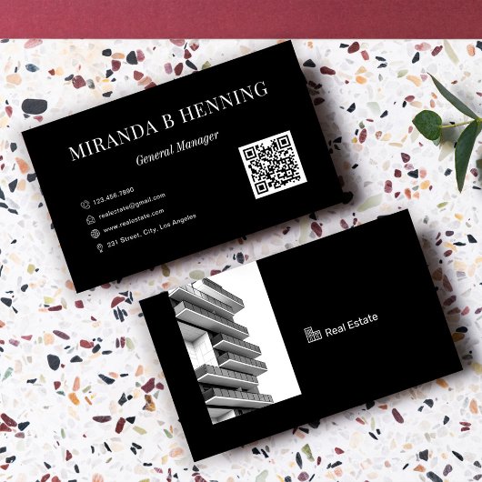 黒のプロフェッショナルな不動産エージェントの写真 QR コード 名刺