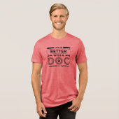 黒のモダンな犬のデザイン トライブレンドＴシャツ (正面全面)