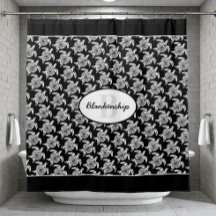 黒の上に白い部族亀のモノグラム