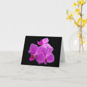 黒の劇的な紫色の蘭はカードを折りました カード (黄色い花)