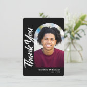 黒の卒業写真アーはっきりしたチホワイトスクリプトタイプ サンキューカード (スタンド正面)