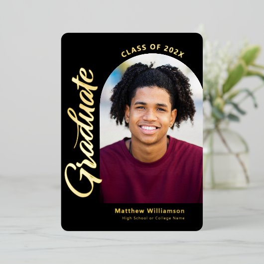 黒の卒業式4フォトアはっきりしたーチパーティー実在金ゴールド 箔招待状 (立ち正面)