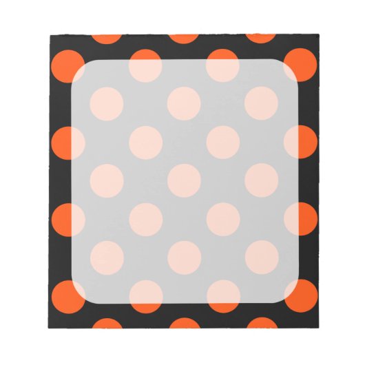 黒の大きなオレンジ色のドット ノートパッド (正面)