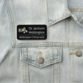 黒の椎骨のカイロプラクティックビジネス 名札 (インサイチュ)