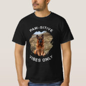 黒の犬の写真のポジティブTシャツ Tシャツ (正面)